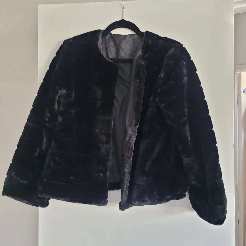Size Small Black Fur Jacket Coat - Picture 4 of 4